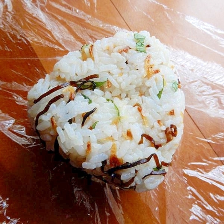 3分!?小エビでも❤アミエビ&塩昆布&大葉のお握り